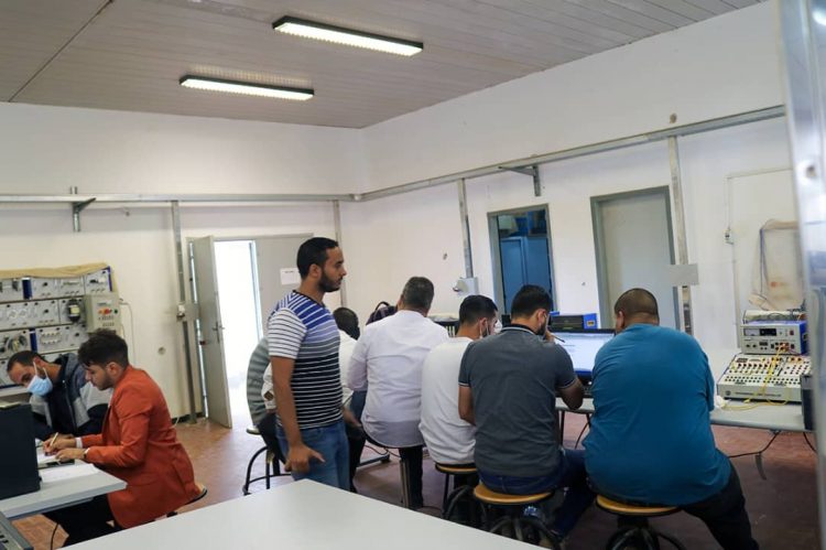 أختتام الدورة الأولى من البرنامج التدريبي للمتحكم المنطقي المبرمج PLC