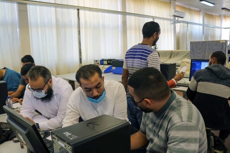 أختتام الدورة الأولى من البرنامج التدريبي للمتحكم المنطقي المبرمج PLC