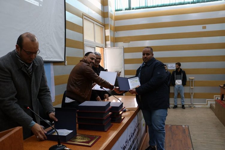 مناقشة مشاريع التخرج بالأقسام العلمية للفصل الدراسي خريف 2021