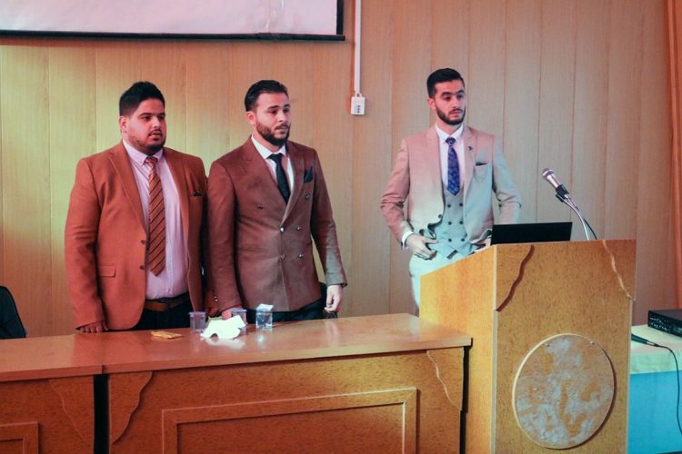 مناقشة مشاريع التخرج بالأقسام العلمية للفصل الدراسي خريف 2021