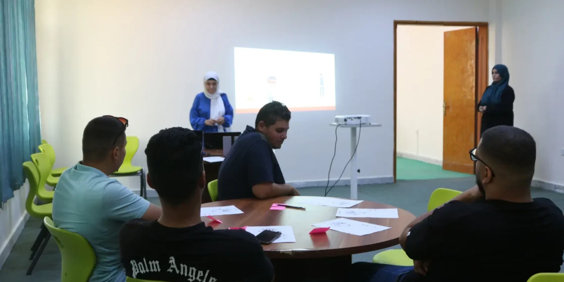 انطلاق فعاليات الدورة التدريبية في التوجيه والإرشاد المهني للطلبة الخريجين