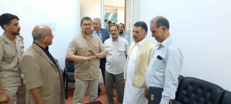 وزير التعليم التقني والفني يتفقد المؤسسات التقنية الواقعة بمدينة بنغازي