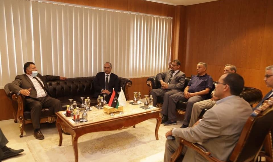 وزير التعليم التقني والفني يؤكد على ضرورة العمل على صيانة وتجهيز المؤسسات التقنية والفنية ببلدية بنغازي