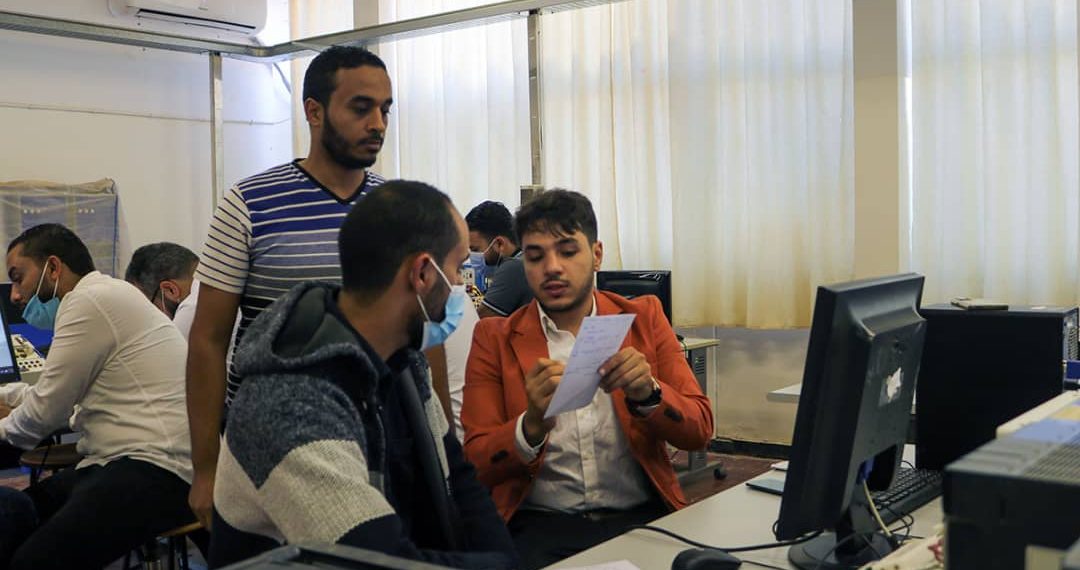 أختتام الدورة الأولى من البرنامج التدريبي للمتحكم المنطقي المبرمج PLC