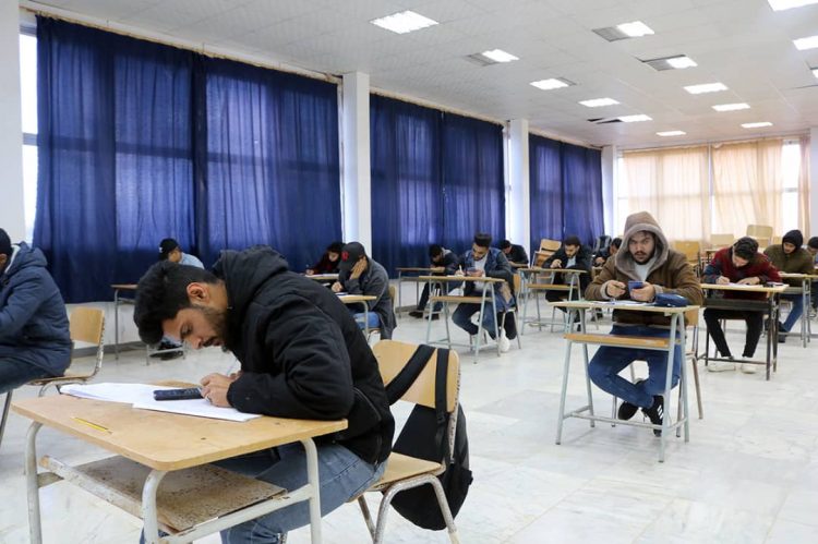 الامتحانات النهائية بالكلية للفصل الدراسي خريف 2021م