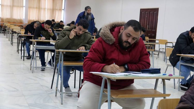 الامتحانات النهائية بالكلية للفصل الدراسي خريف 2021م