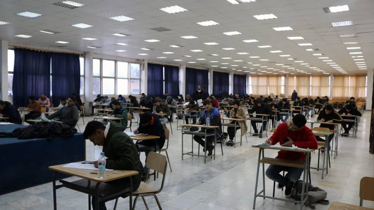 الامتحانات النهائية بالكلية للفصل الدراسي خريف 2021م