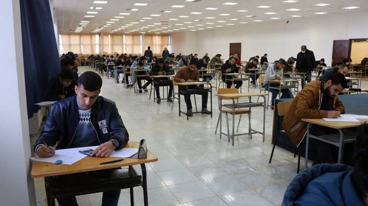 الامتحانات النهائية بالكلية للفصل الدراسي خريف 2021م