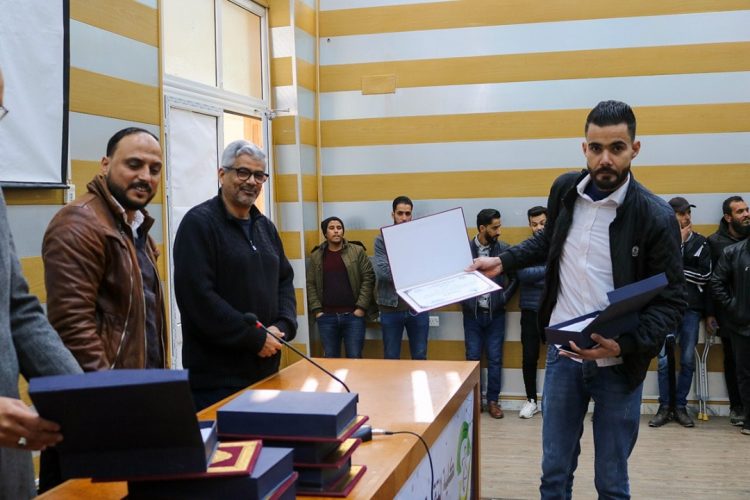 مناقشة مشاريع التخرج بالأقسام العلمية للفصل الدراسي خريف 2021