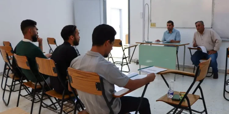مناقشة وعرض بحوث وتقارير التدريب الميداني لطلبة قسم التحكم الآلي