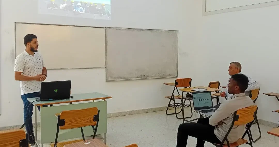 مناقشة وعرض بحوث وتقارير التدريب الميداني لطلبة قسم الأتصالات