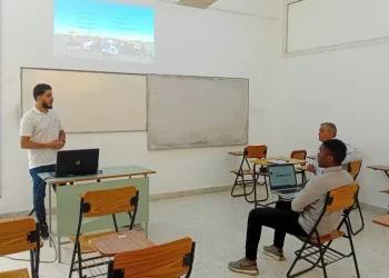 مناقشة وعرض بحوث وتقارير التدريب الميداني لطلبة قسم الأتصالات