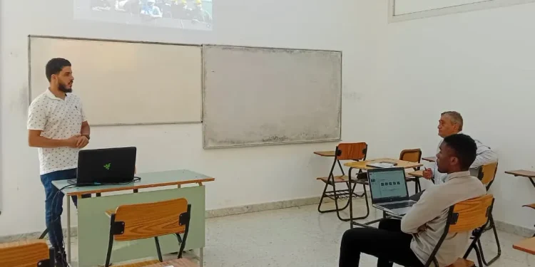 مناقشة وعرض بحوث وتقارير التدريب الميداني لطلبة قسم الأتصالات